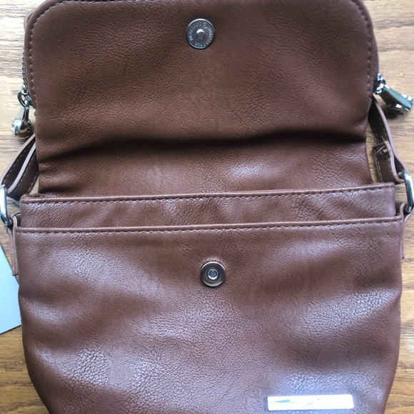 Kenneth Cole reaction mini crossbody - Picture 3 of 9